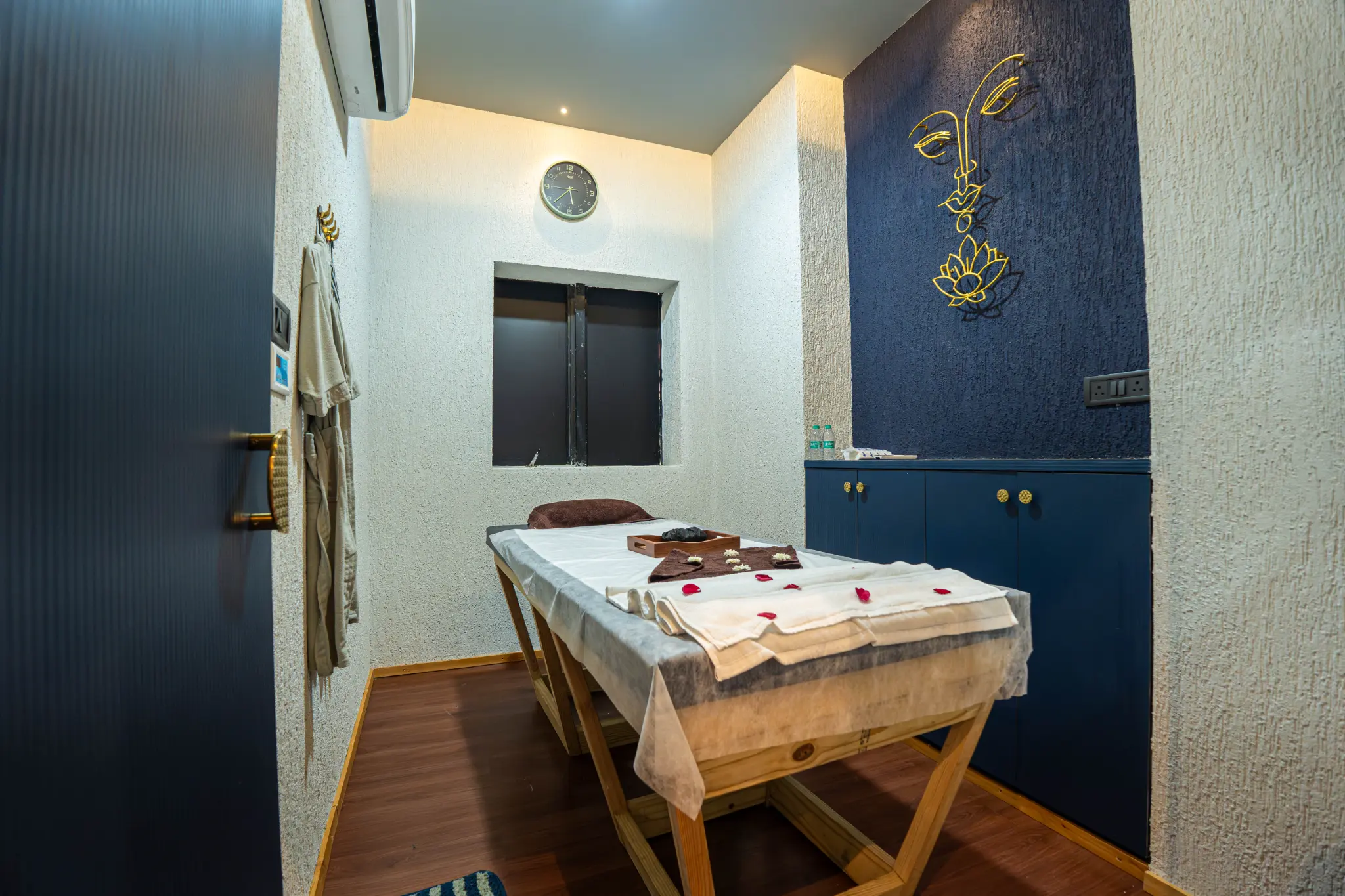 Luxury massage therapy room Malad